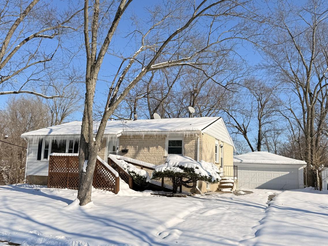 807 Blackhawk Dr., University Park, IL 60484