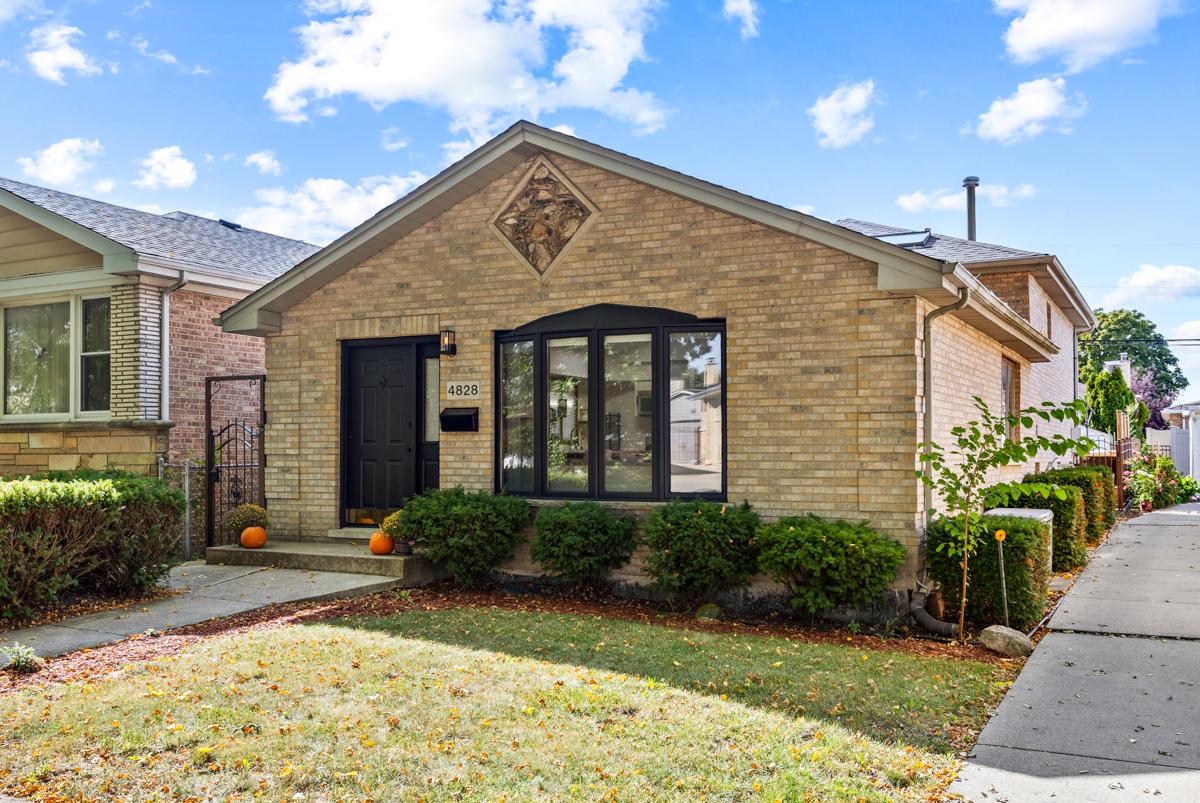 4828 N Newcastle Ave., Chicago, IL 60656