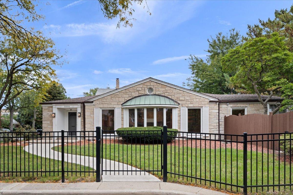 2256 W Birchwood Ave., Chicago, IL 60645