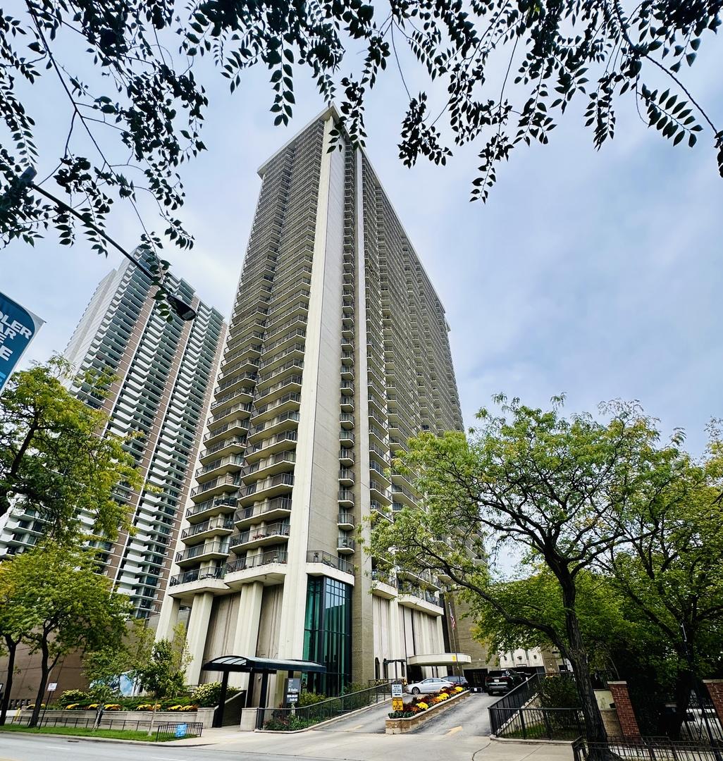 6007 N Sheridan Rd. #6H, Chicago, IL 60660