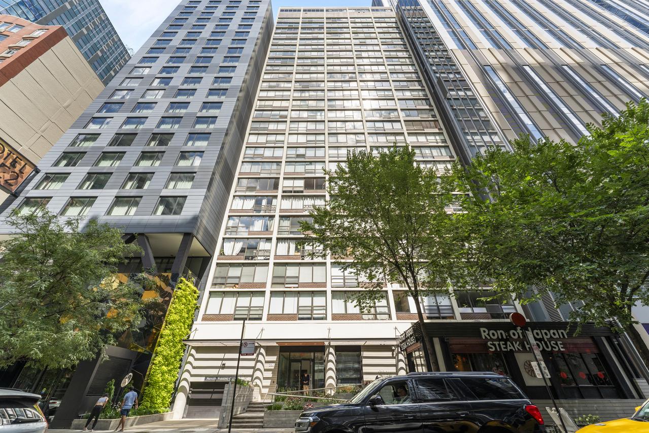 230 E Ontario St. #1703, Chicago, IL 60611