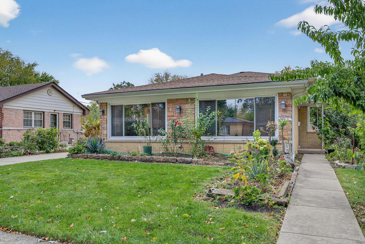 8607 Lawndale Ave., Skokie, IL 60076