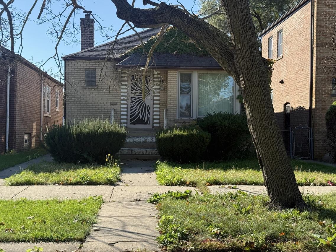 555 E 105th St., Chicago, IL 60628