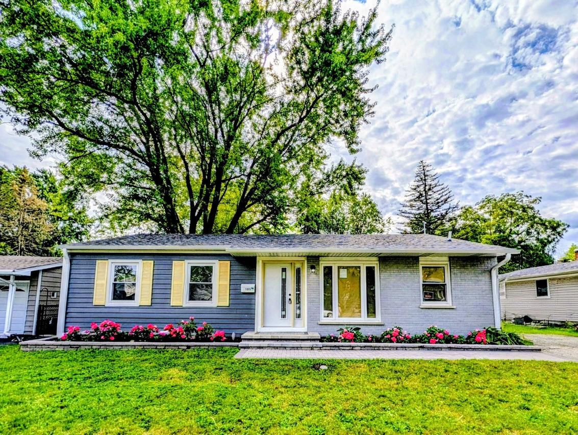 1005 Valley Stream Dr., Wheeling, IL 60090