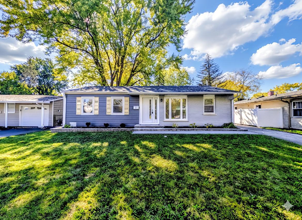 1005 Valley Stream Dr., Wheeling, IL 60090