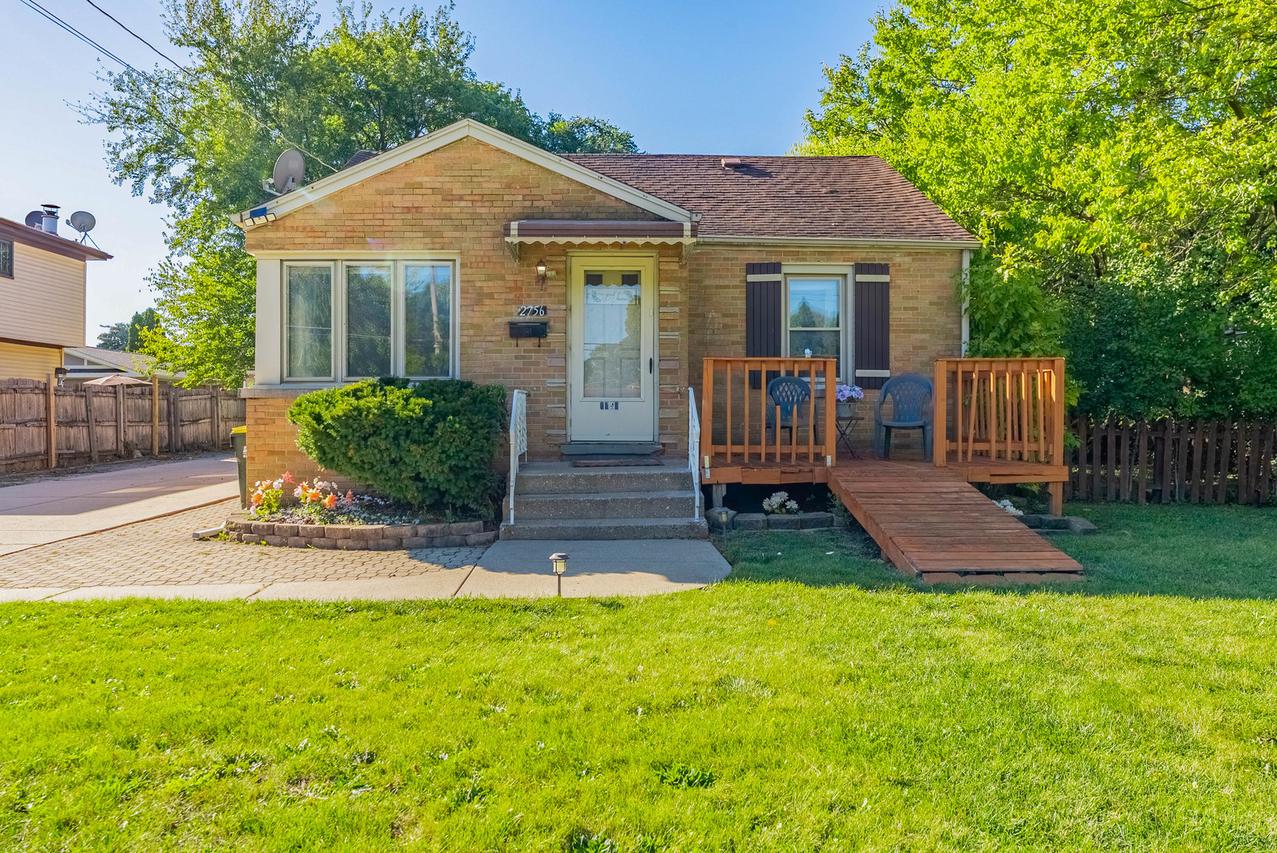 2756 Landen Dr., Melrose Park, IL 60164