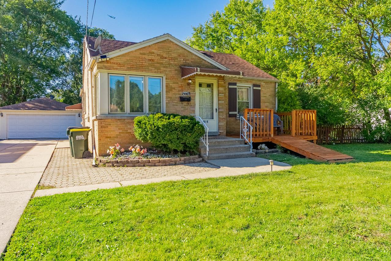 2756 Landen Dr., Melrose Park, IL 60164