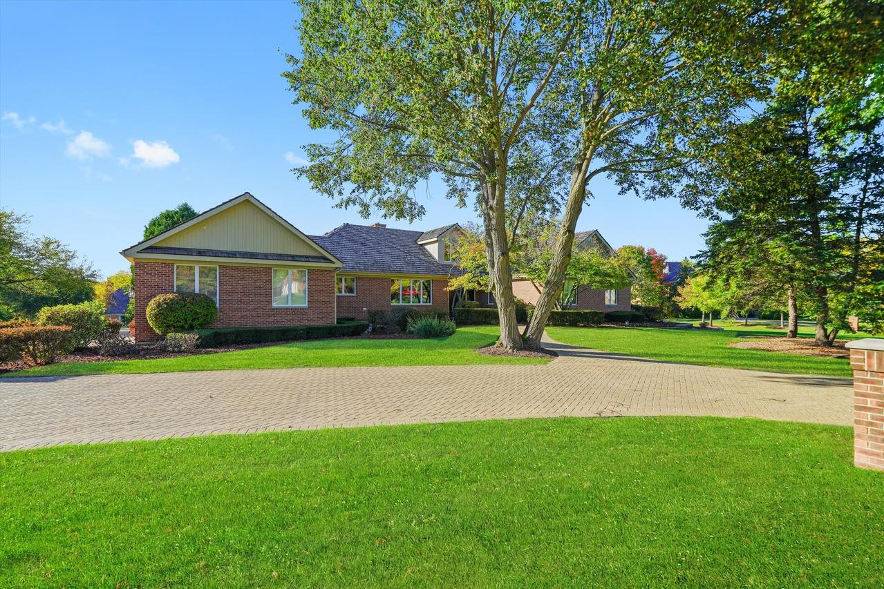 510 W Lancaster Ct., Inverness, IL 60010