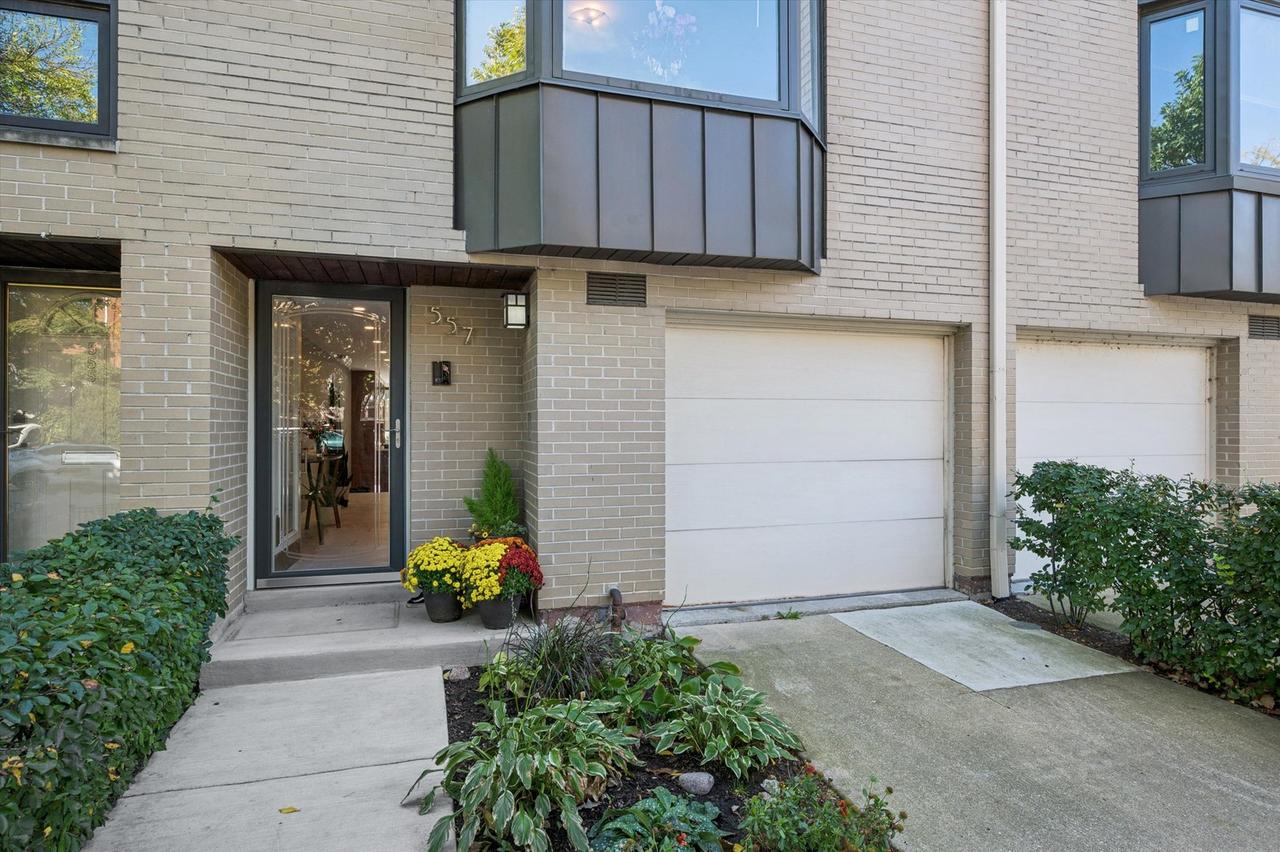 557 W Eugenie St., Chicago, IL 60614