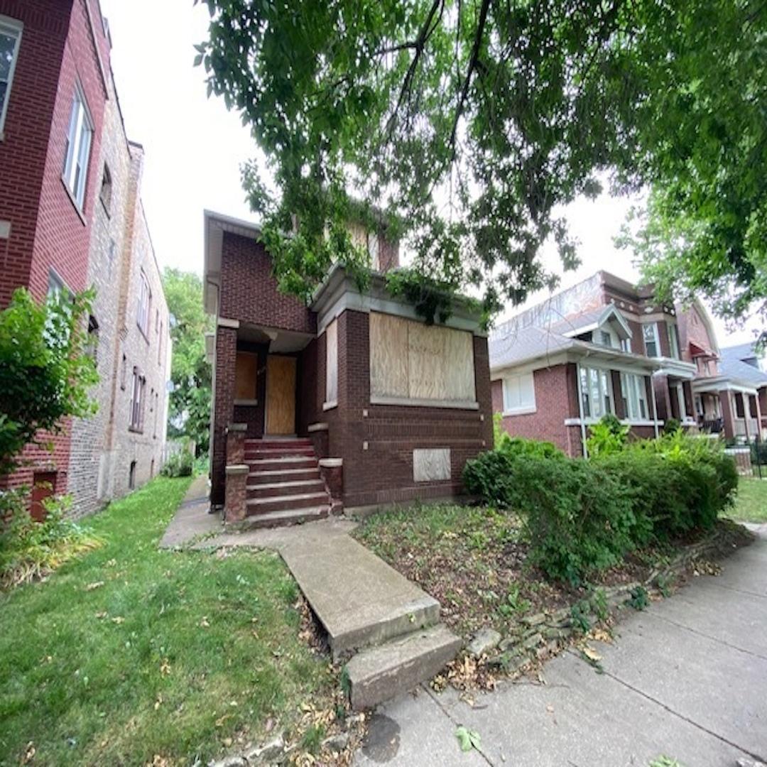 7521 S Ridgeland Ave., Chicago, IL 60649
