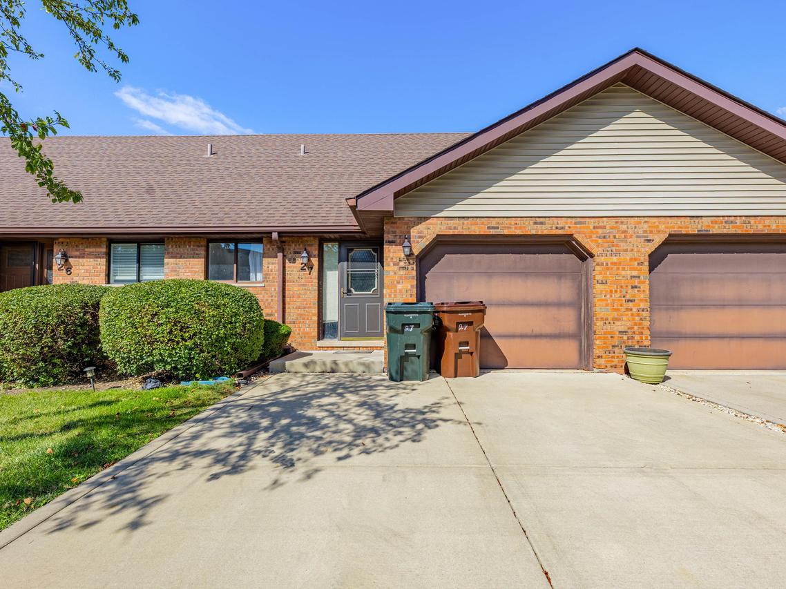 1914 Heatherway Ln. #27, New Lenox, IL 60451