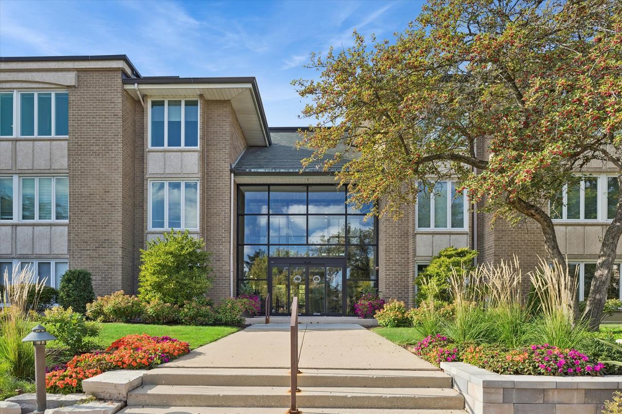 1 Oak Brook Club Dr. #A312, Oak Brook, IL 60523