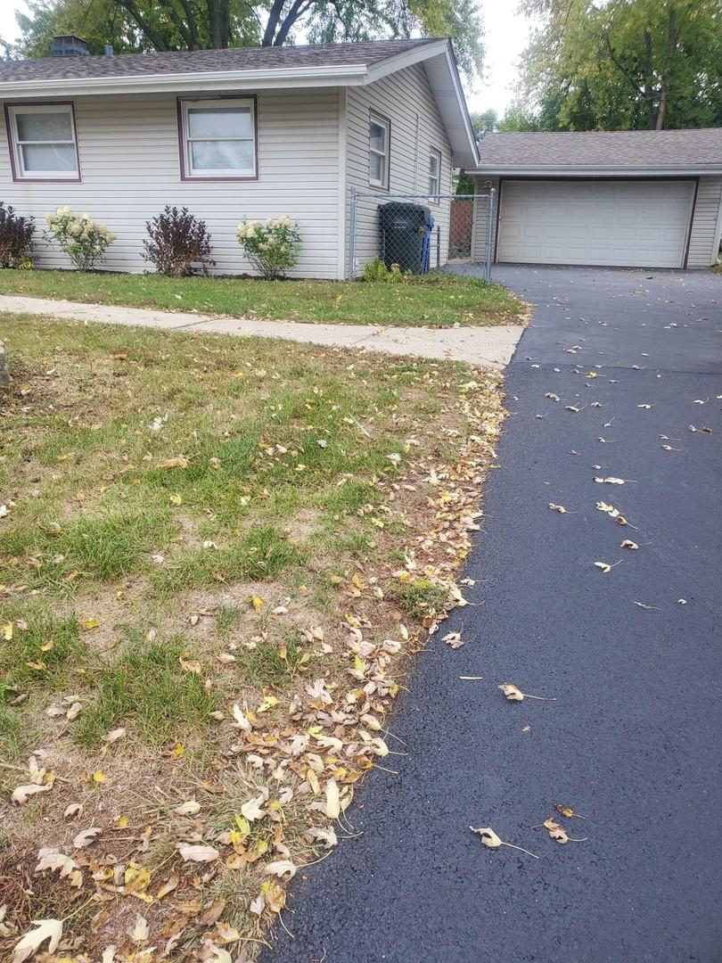 1426 Kings Rd., Carpentersville, IL 60110