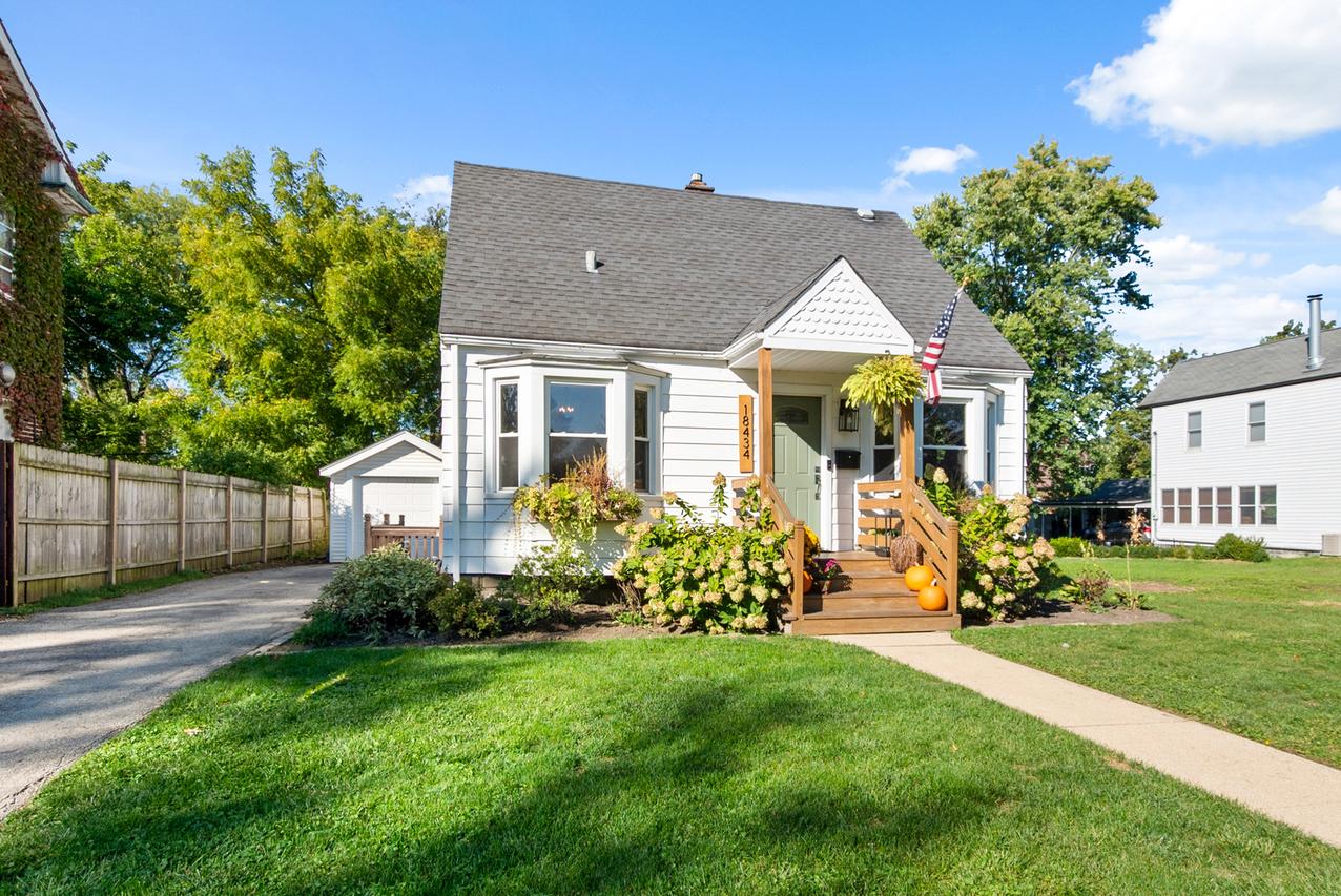 18434 Dundee Ave., Homewood, IL 60430