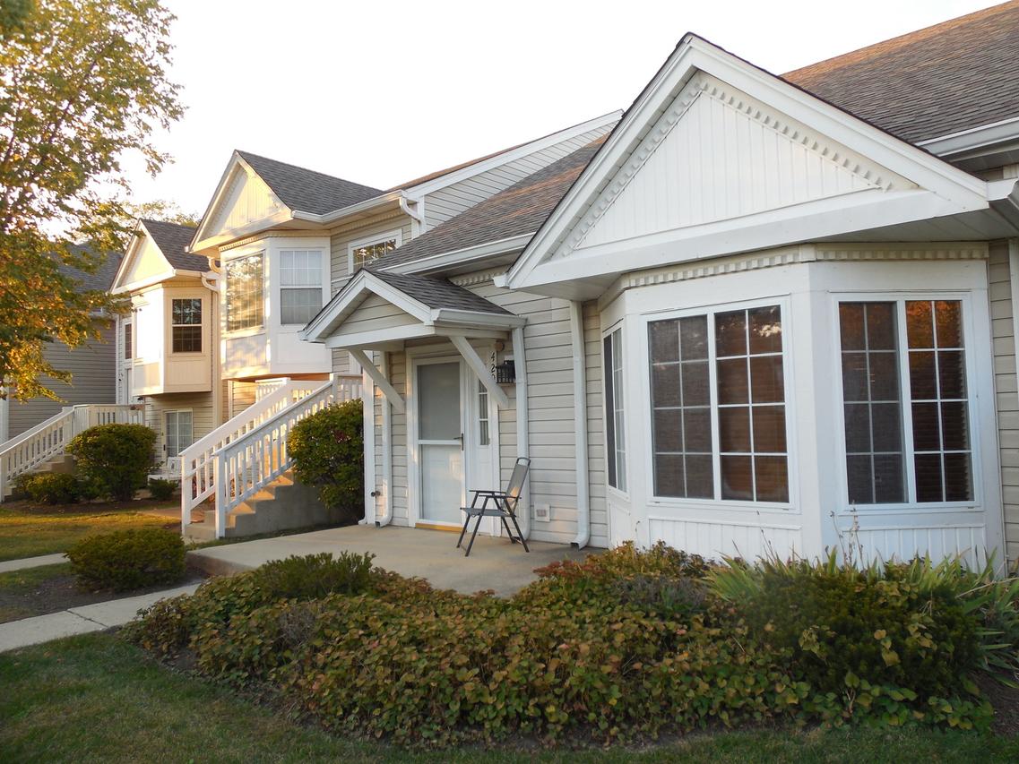 420 Hidden Creek Ln., North Aurora, IL 60542