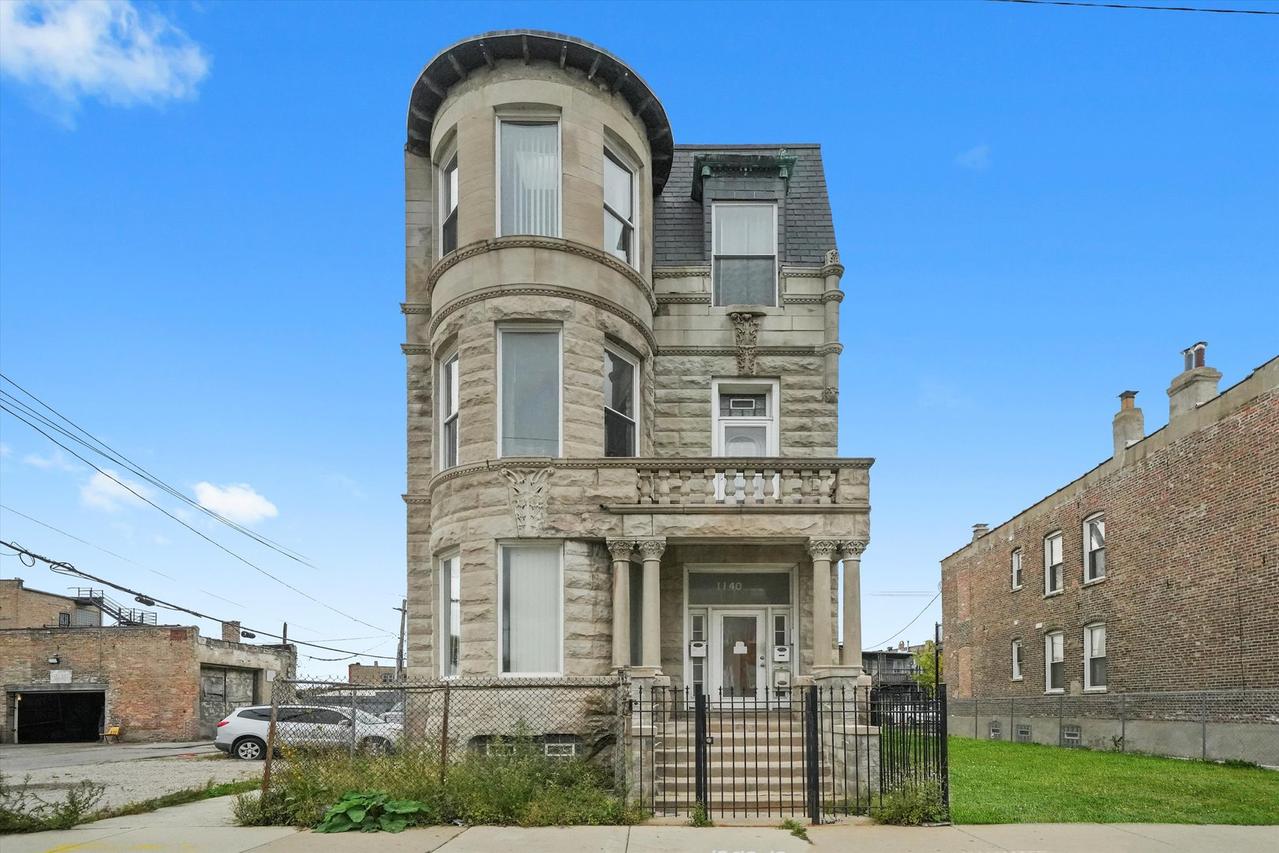1140 S Sacramento Blvd., Chicago, IL 60612