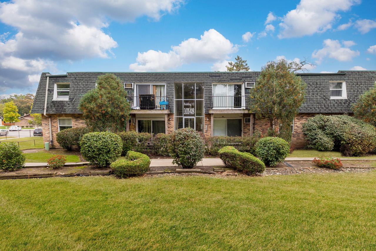 10148 S 84th Ter. #215, Palos Hills, IL 60465