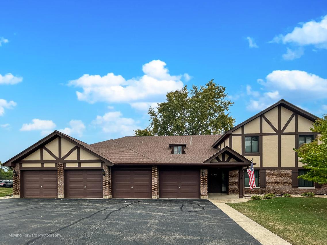 1701 Lakecliffe Dr. #D, Wheaton, IL 60189