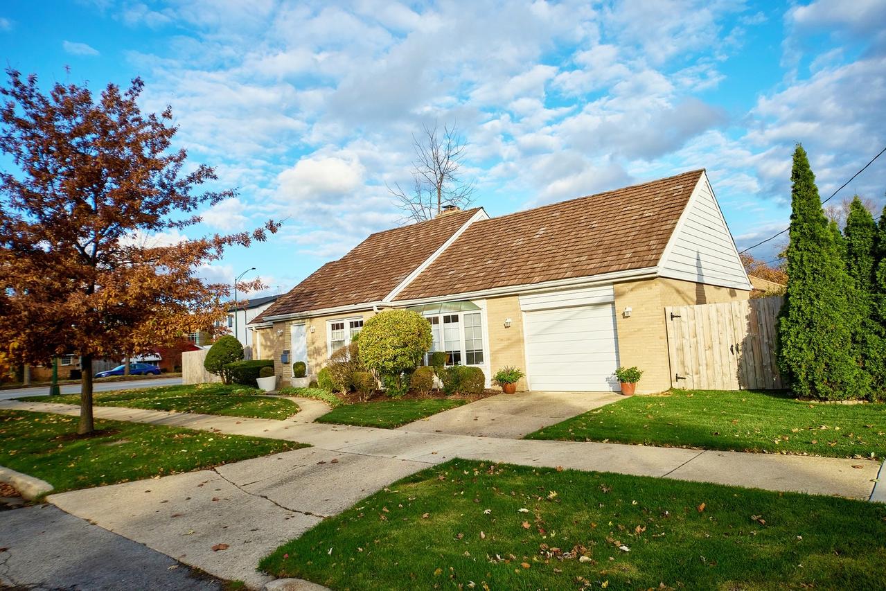 5955 N Keating Ave., Chicago, IL 60646