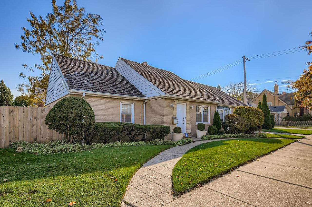 5955 N Keating Ave., Chicago, IL 60646