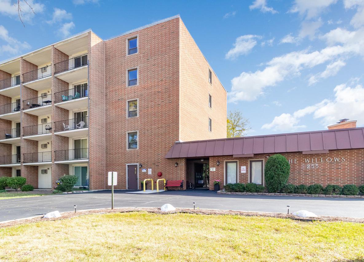 255 S West Ave. #309, Elmhurst, IL 60126