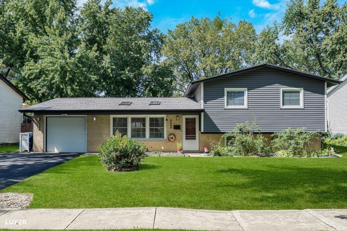 6908 Orchard Ln., Hanover Park, IL 60133