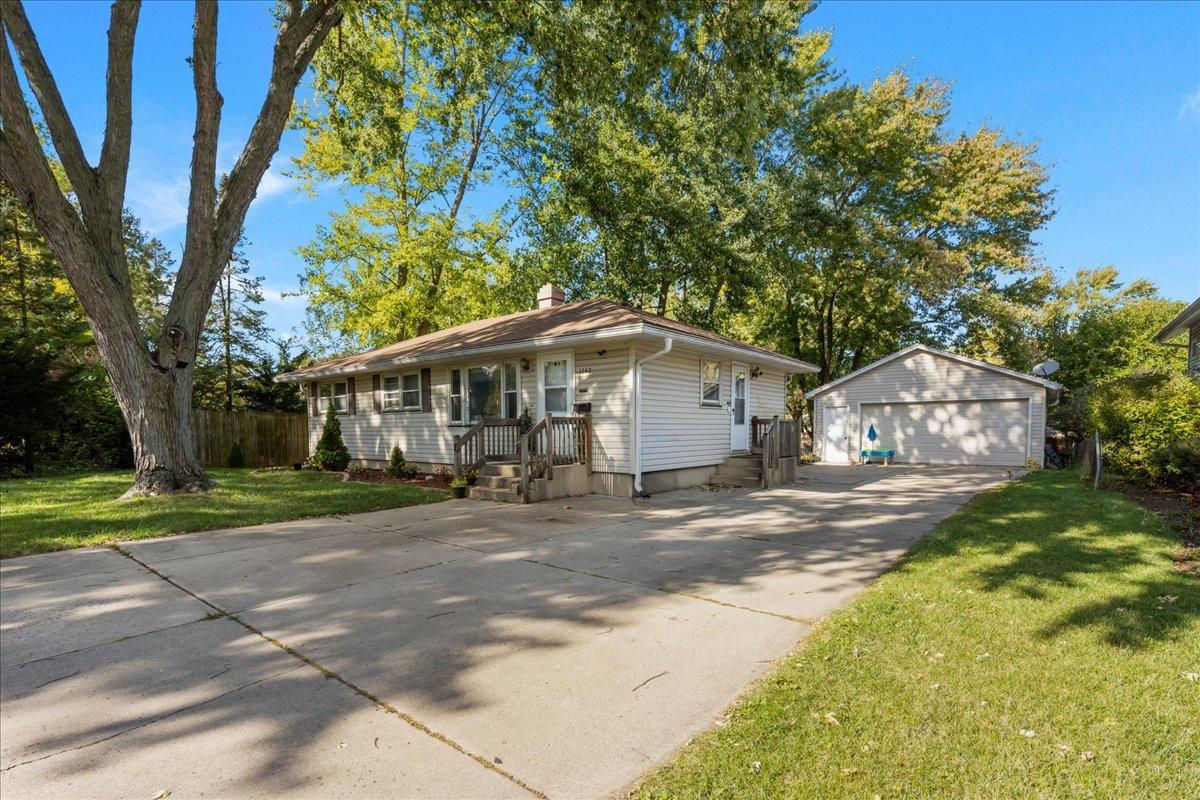 1747 W Illinois Ave., Aurora, IL 60506