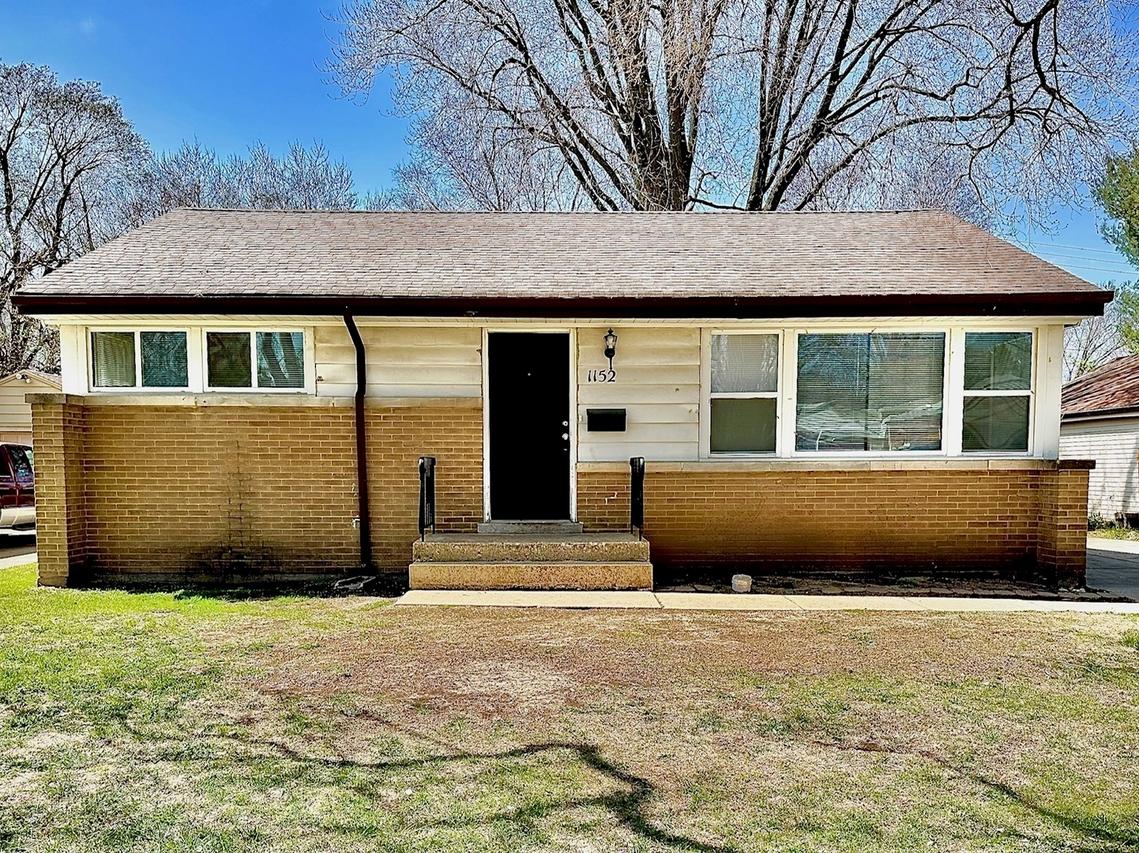 1152 Hiawatha Dr., Elgin, IL 60120