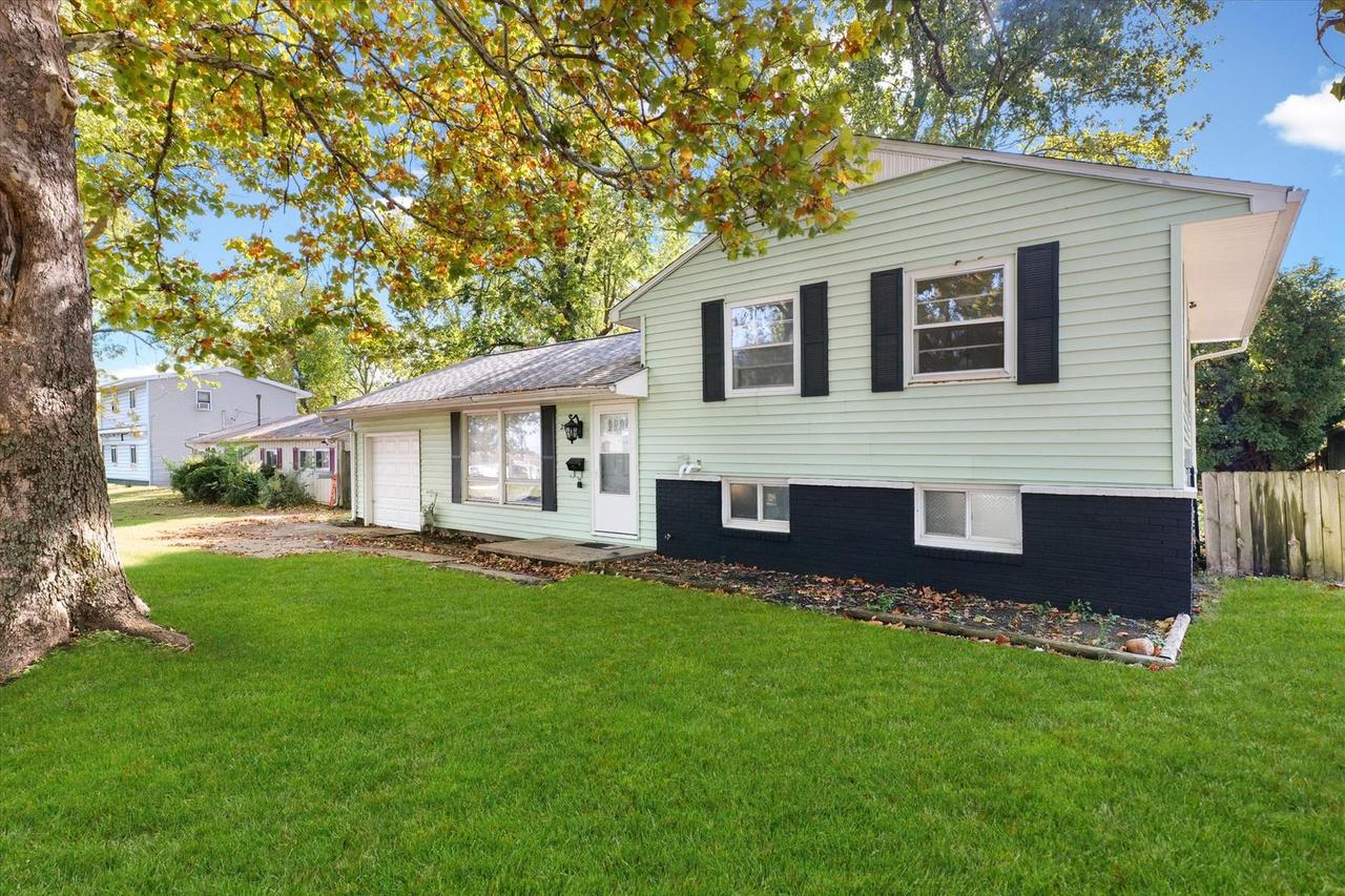 211 Edgebrook Dr., Champaign, IL 61820