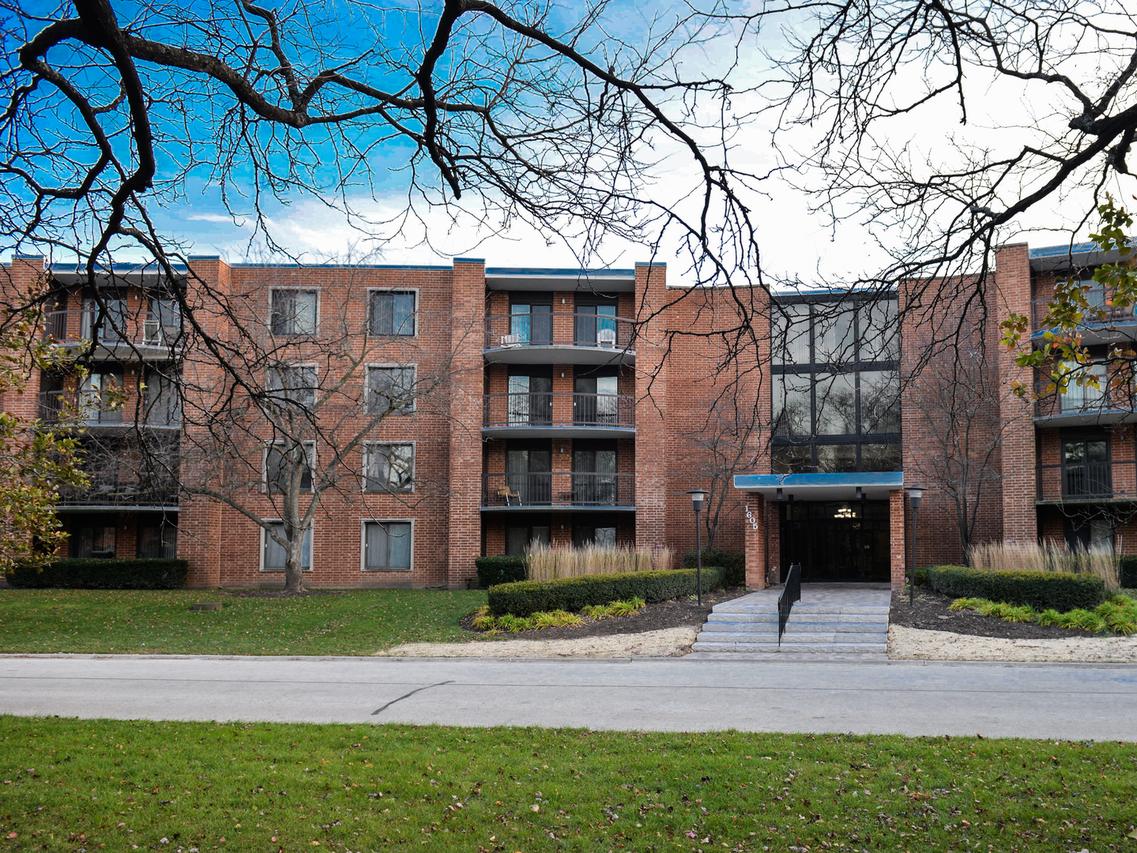 1605 E Central Rd. #203A, Arlington Heights, IL 60005