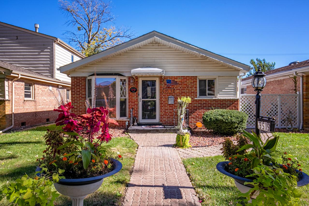 9515 S Peoria St., Chicago, IL 60643