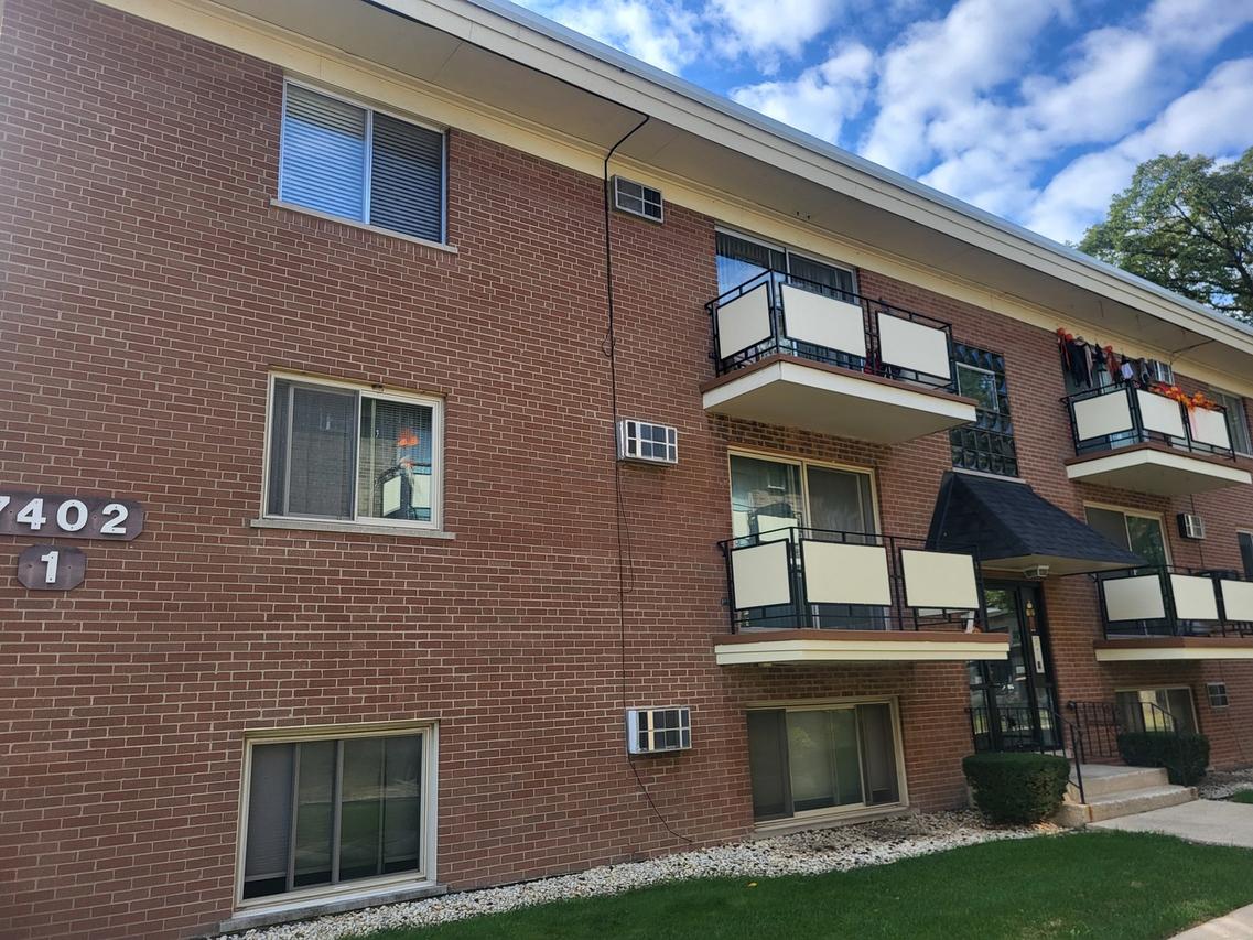 7402 W 111th St. #111, Worth, IL 60482