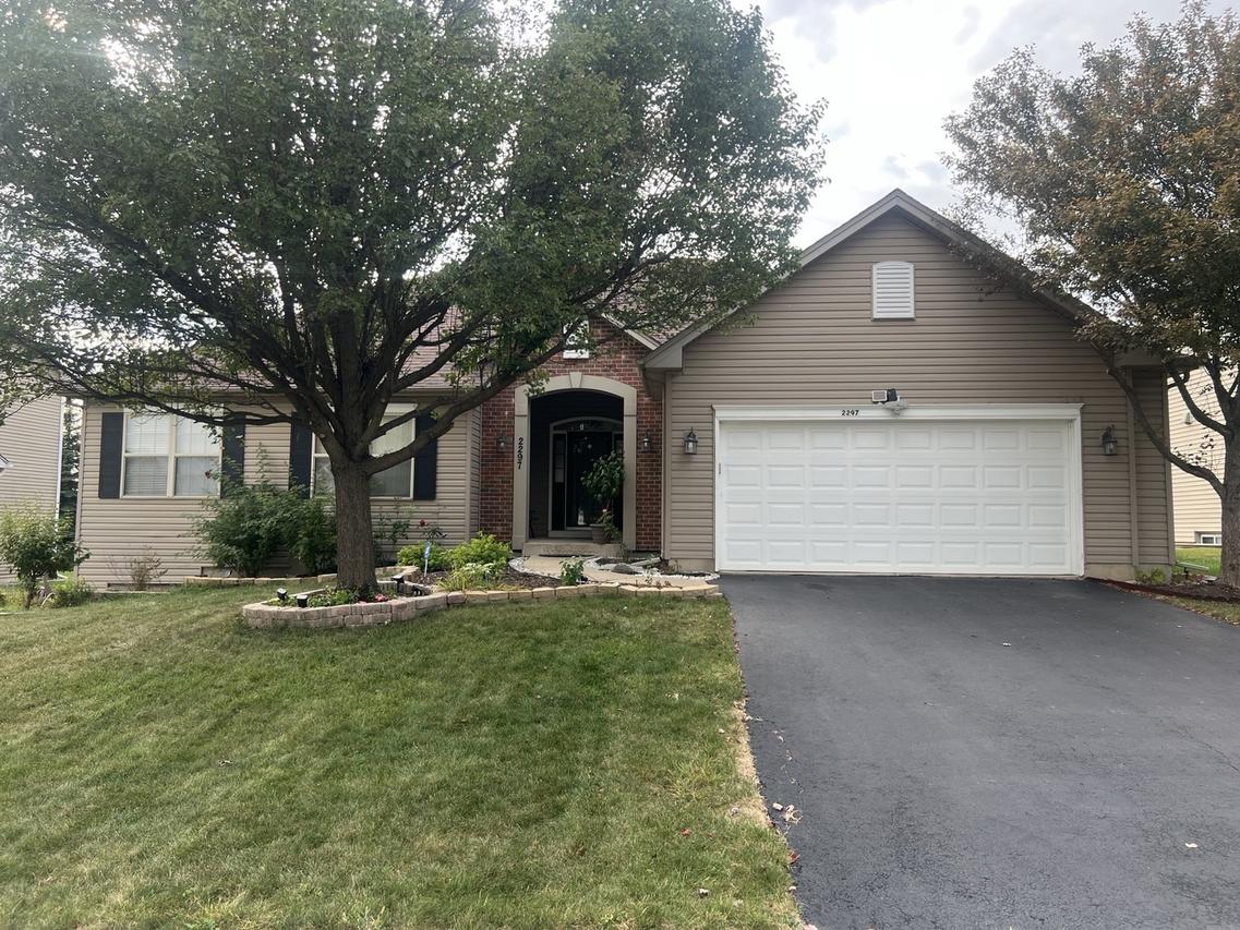 2297 Roaring Creek Dr., Aurora, IL 60503