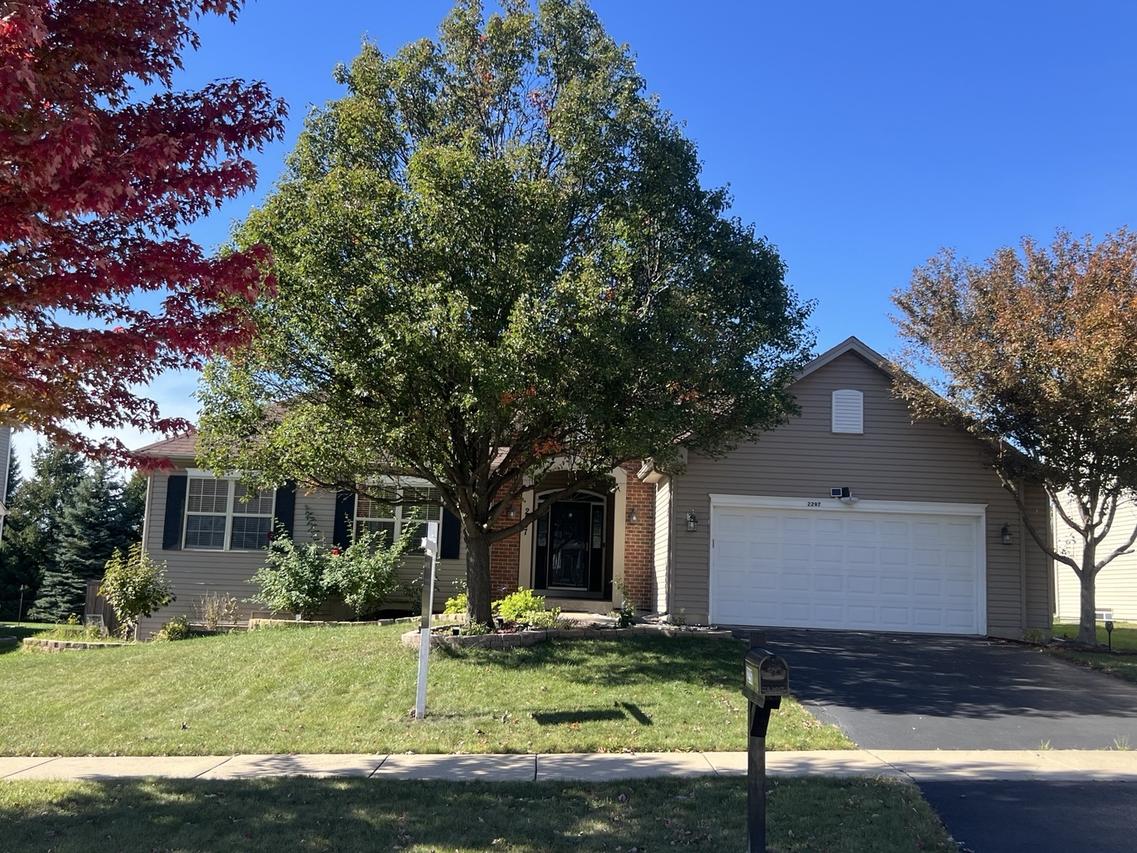 2297 Roaring Creek Dr., Aurora, IL 60503