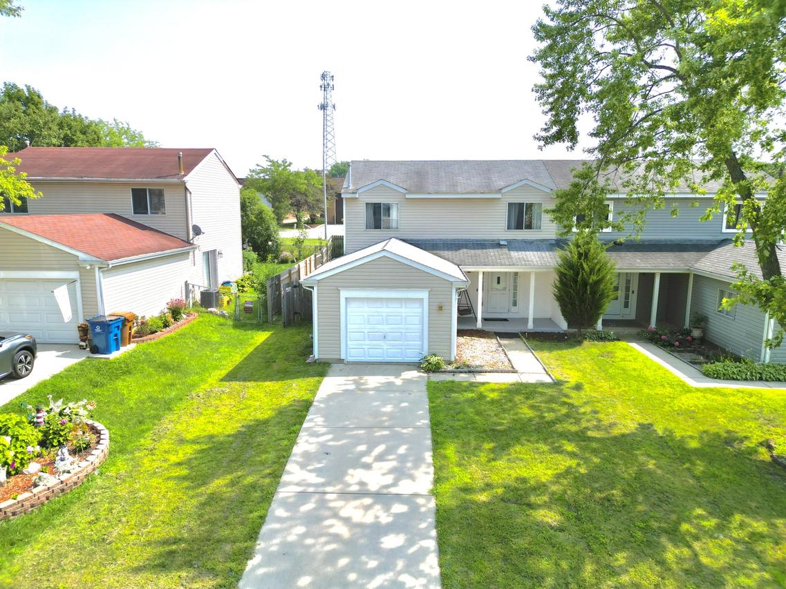 67 Stonefield Dr., Glendale Heights, IL 60139