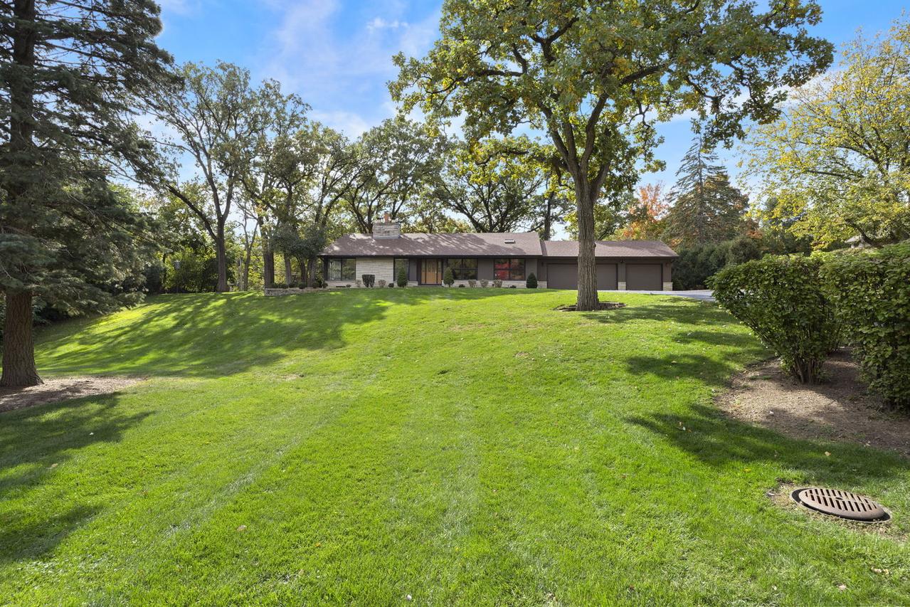 1007 Beau Brummel Dr., Sleepy Hollow, IL 60118