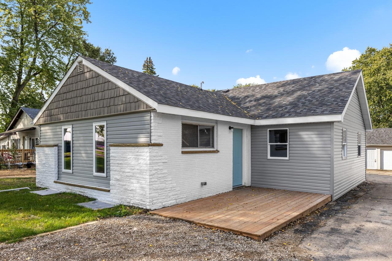 109 Raffel Rd., Woodstock, IL 60098