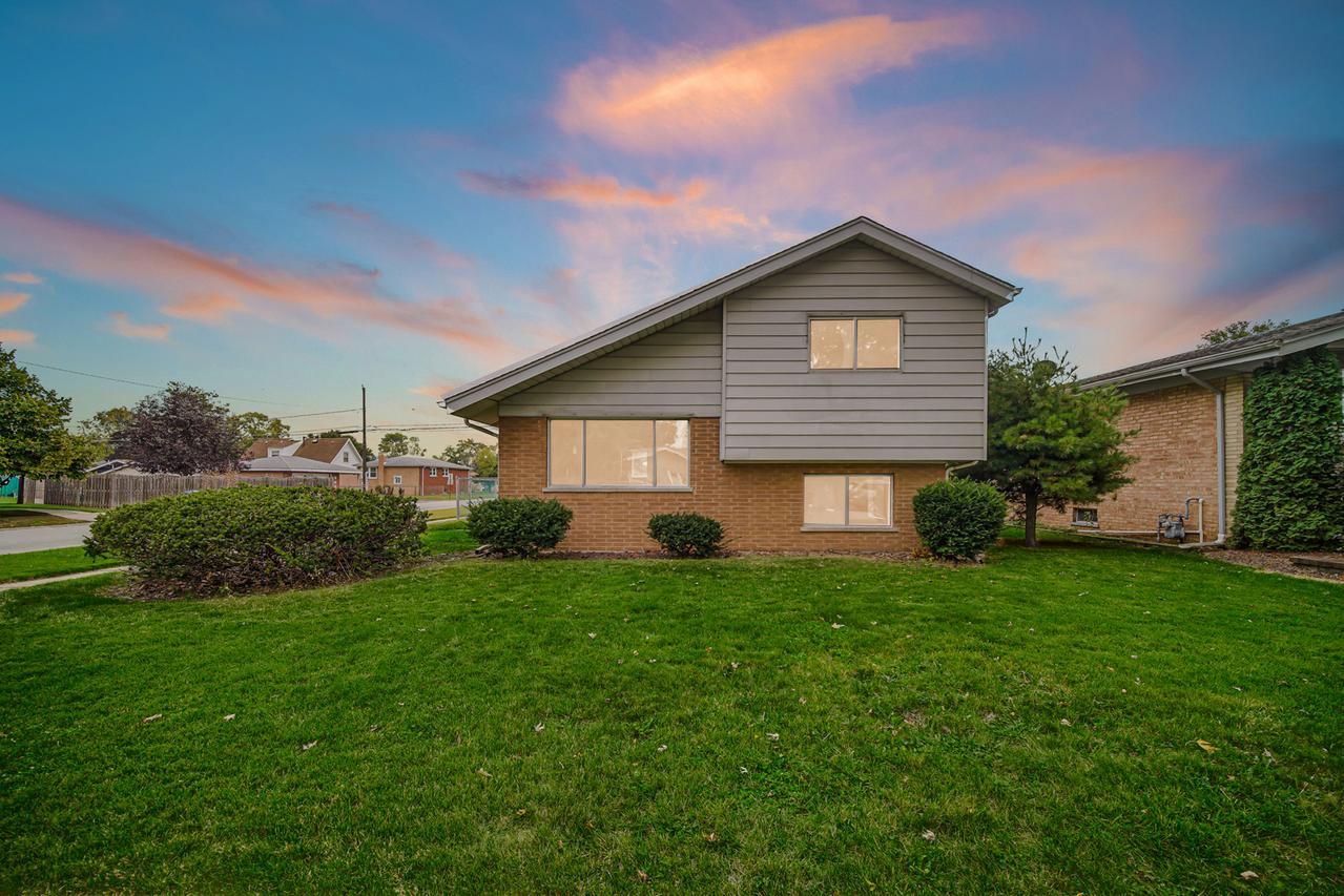 14501 Tripp Ave., Midlothian, IL 60445