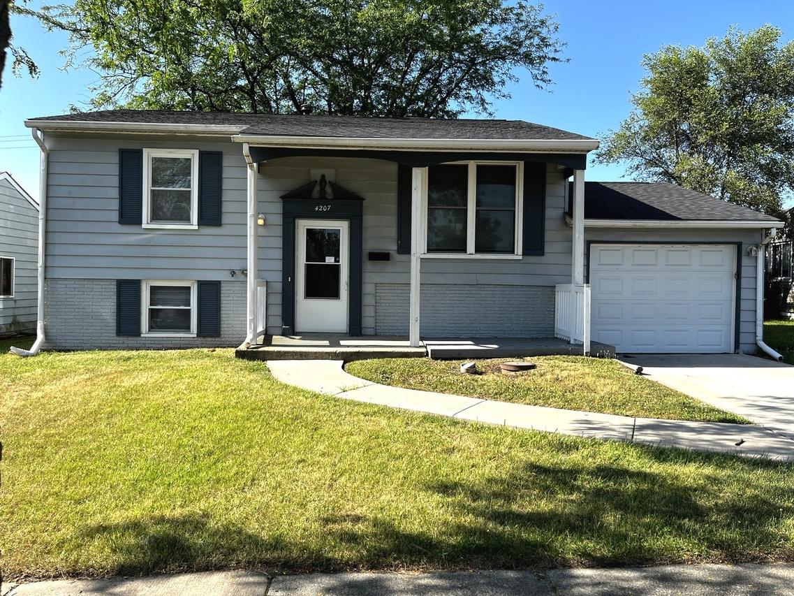 4207 Greenbrier Ln., Richton Park, IL 60471