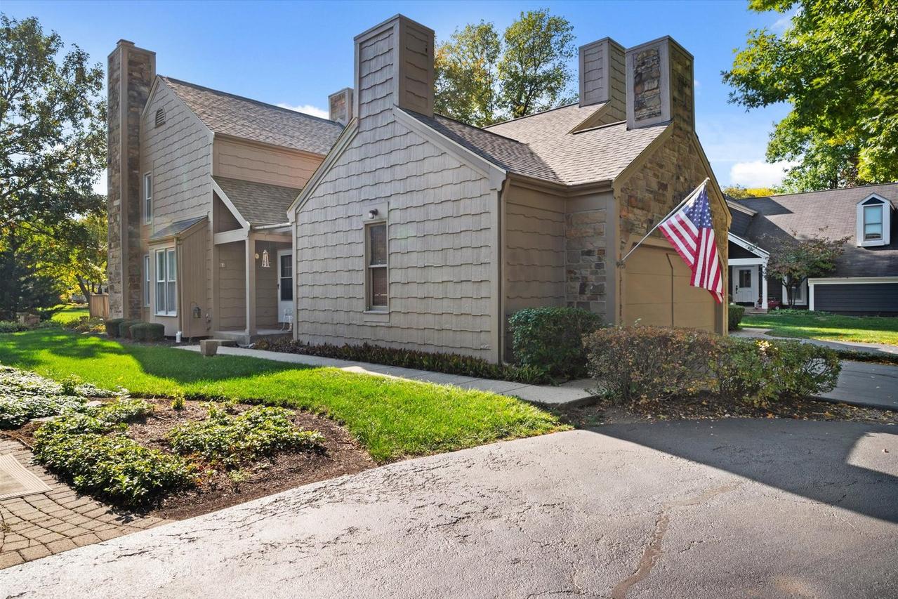 55 Whittington Course, St. Charles, IL 60174