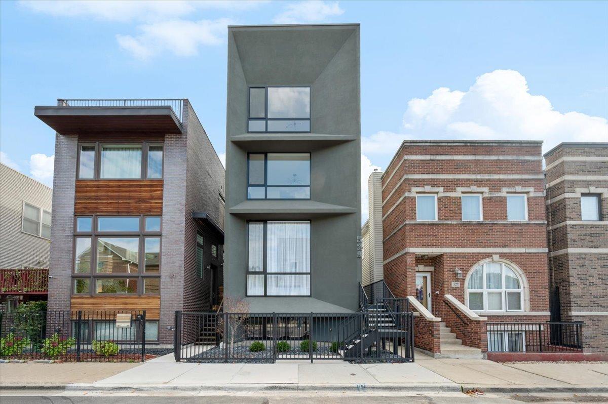 529 N Hartland Ct., Chicago, IL 60622