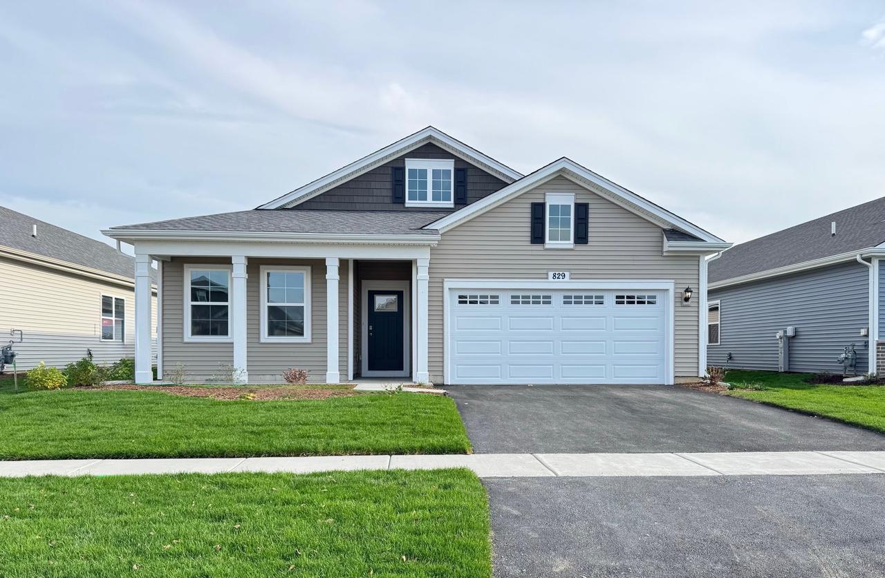 829 Mesa Ln., Pingree Grove, IL 60140