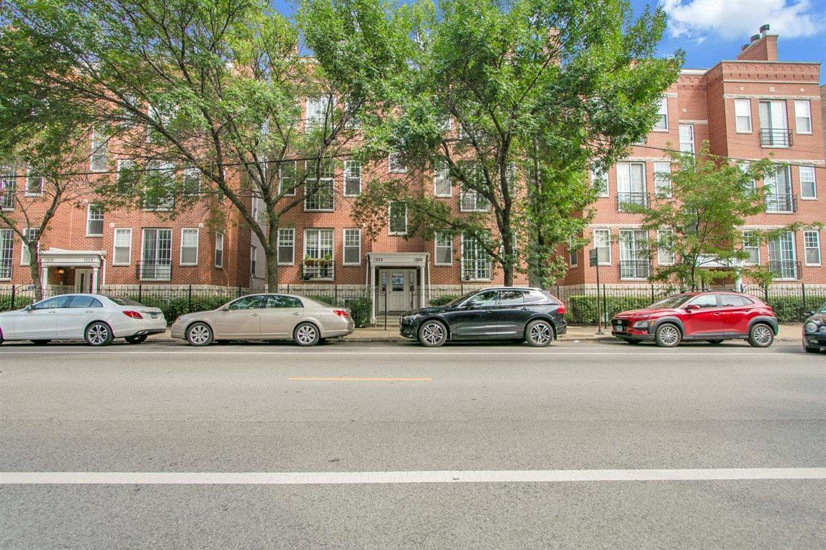 1322 W Belmont Ave. #2W, Chicago, IL 60657