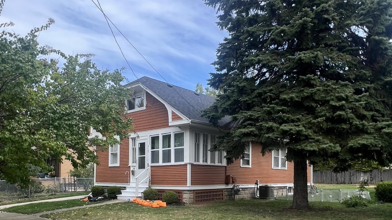 617 N View St., Aurora, IL 60506