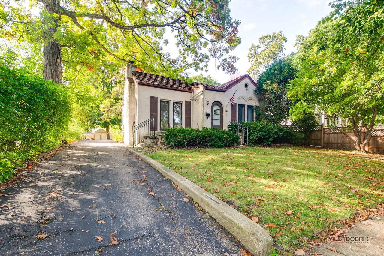 117 E Washington Ave., Lake Bluff, IL 60044