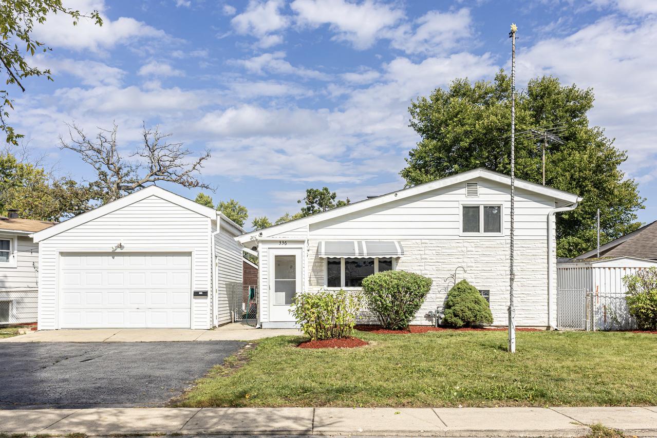 336 Delaware St., Carpentersville, IL 60110