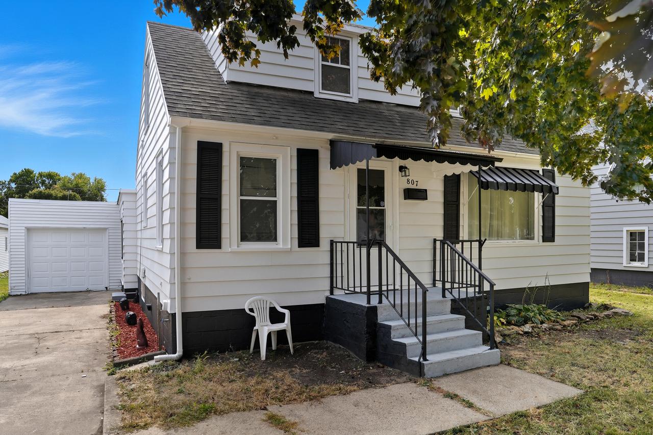 807 W 12th St., Sterling, IL 61081