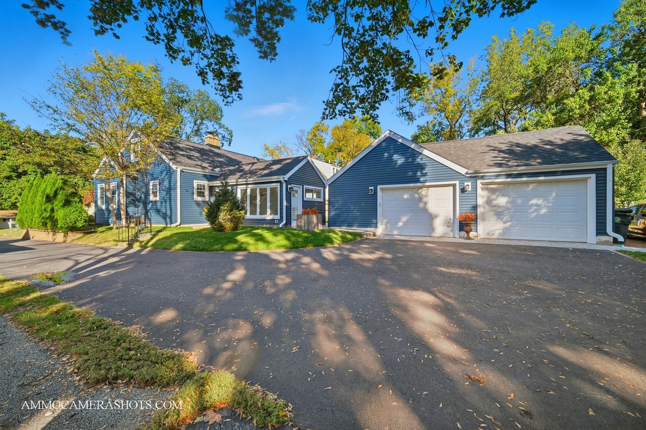 5703 Lee Ave., Downers Grove, IL 60516