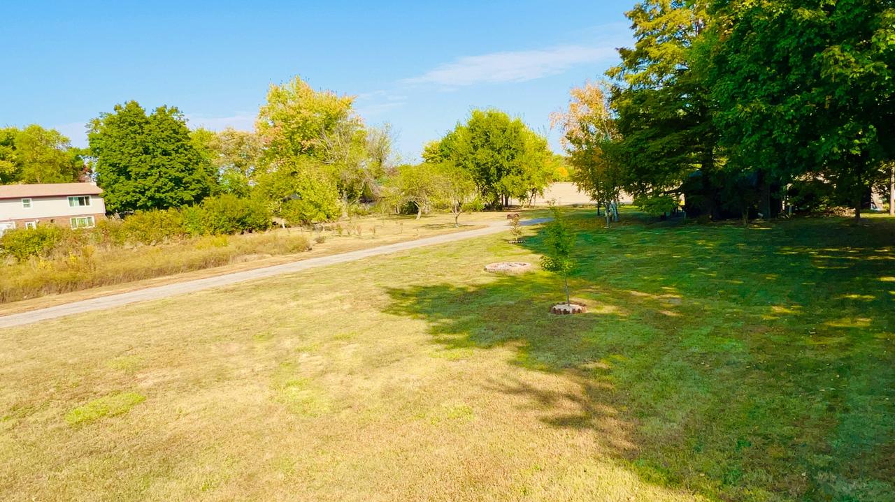 8533 N 1900 East Rd., Bloomington, IL 61705