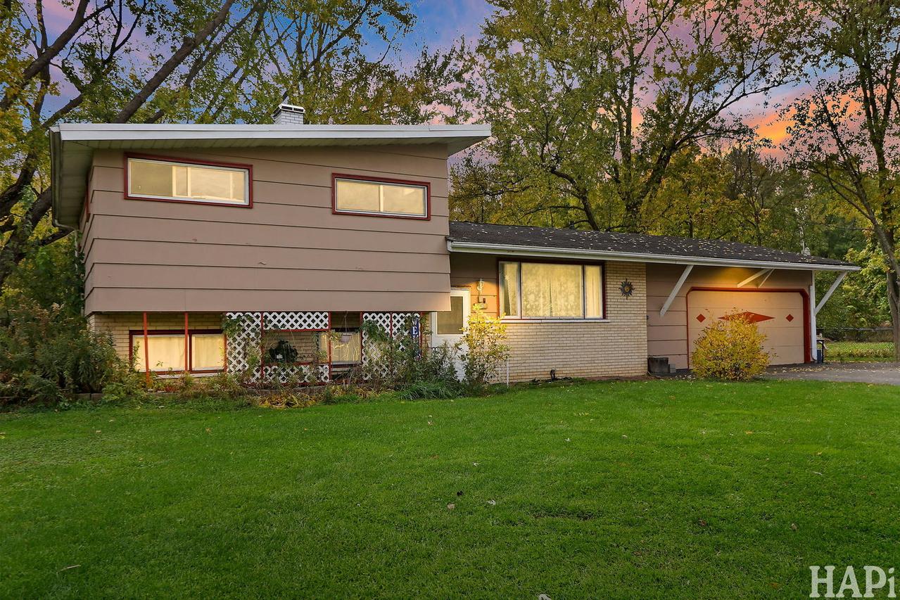 1711 Beechnut Dr., Holiday Hills, IL 60051